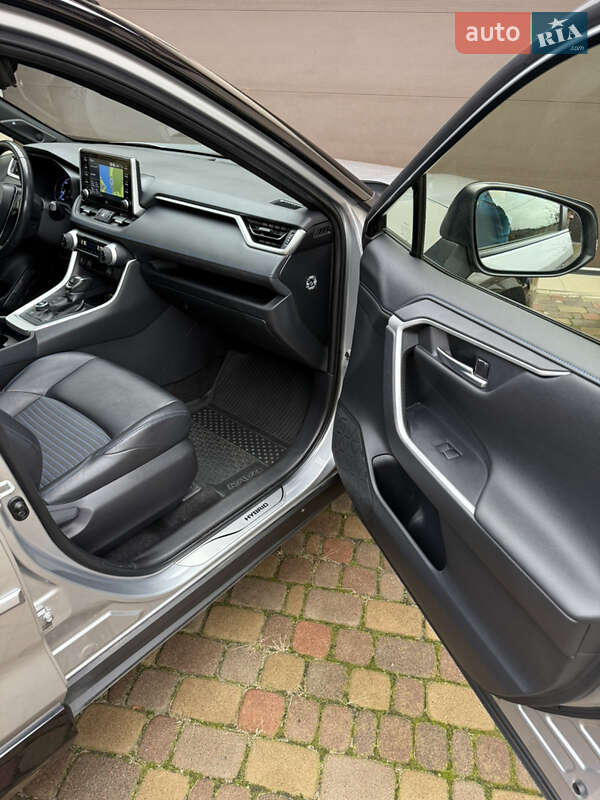 Внедорожник / Кроссовер Toyota RAV4 2019 в Киеве фото 28 Внедорожник / Кроссовер Toyota RAV4 2019 в Киеве