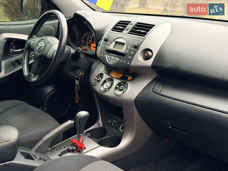 Внедорожник / Кроссовер Toyota RAV4 2007 в Днепре