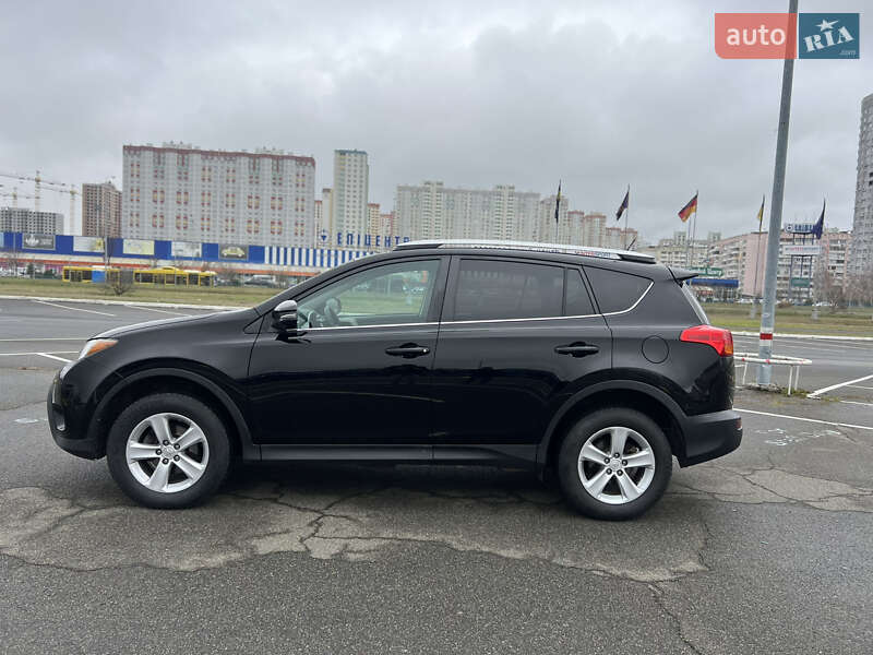 Позашляховик / Кросовер Toyota RAV4 2014 в Києві