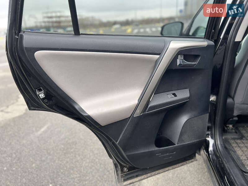 Позашляховик / Кросовер Toyota RAV4 2014 в Києві