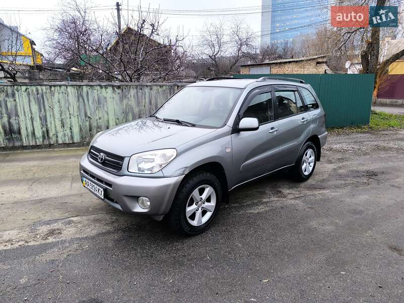 Внедорожник / Кроссовер Toyota RAV4 2003 в Киеве