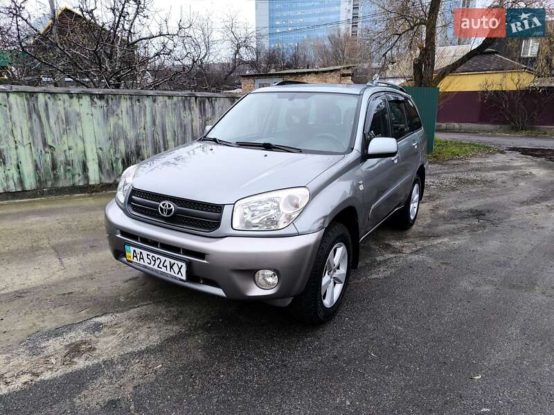 Внедорожник / Кроссовер Toyota RAV4 2003 в Киеве