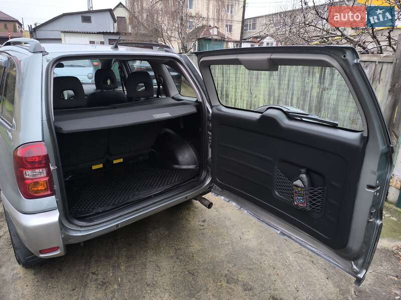 Внедорожник / Кроссовер Toyota RAV4 2003 в Киеве