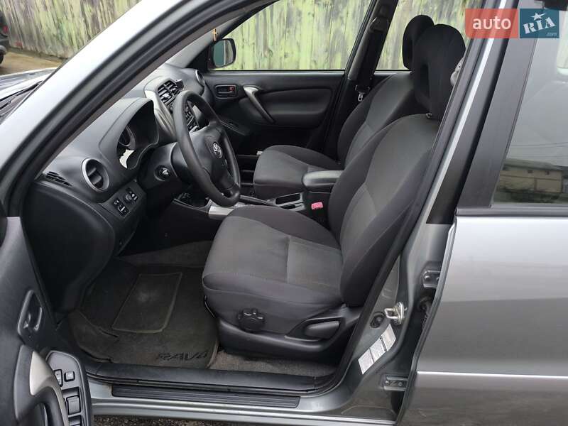 Внедорожник / Кроссовер Toyota RAV4 2003 в Киеве