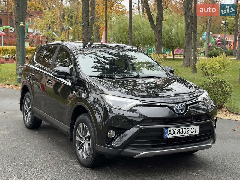 Внедорожник / Кроссовер Toyota RAV4 2017 в Харькове