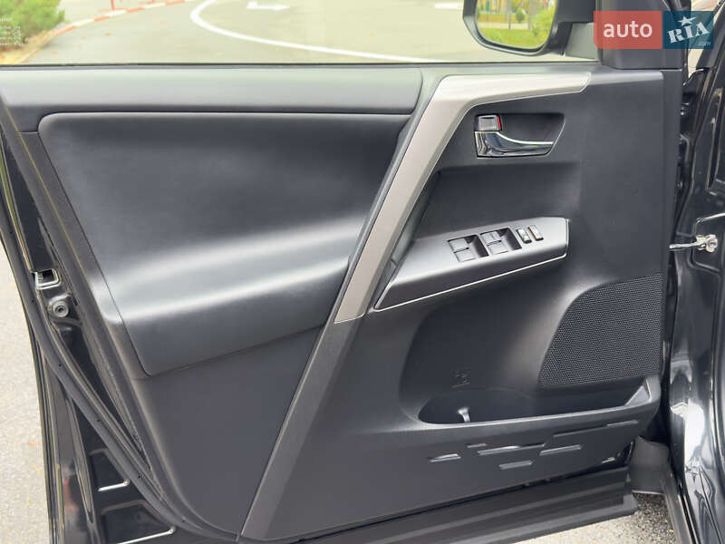 Внедорожник / Кроссовер Toyota RAV4 2017 в Харькове