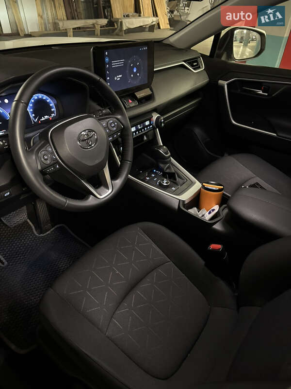 Позашляховик / Кросовер Toyota RAV4 2023 в Львові фото 11 Позашляховик / Кросовер Toyota RAV4 2023 в Львові