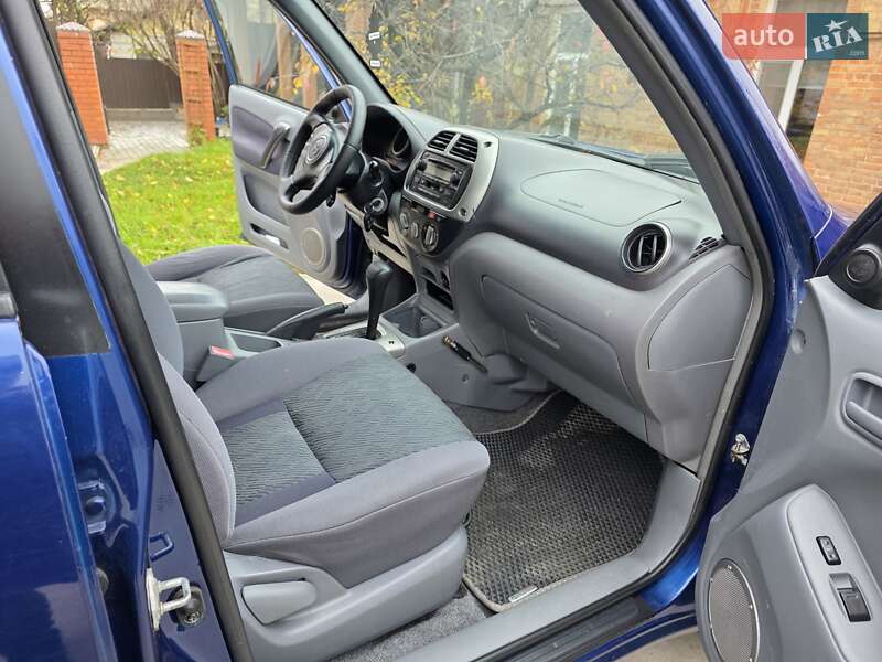 Внедорожник / Кроссовер Toyota RAV4 2003 в Бердичеве