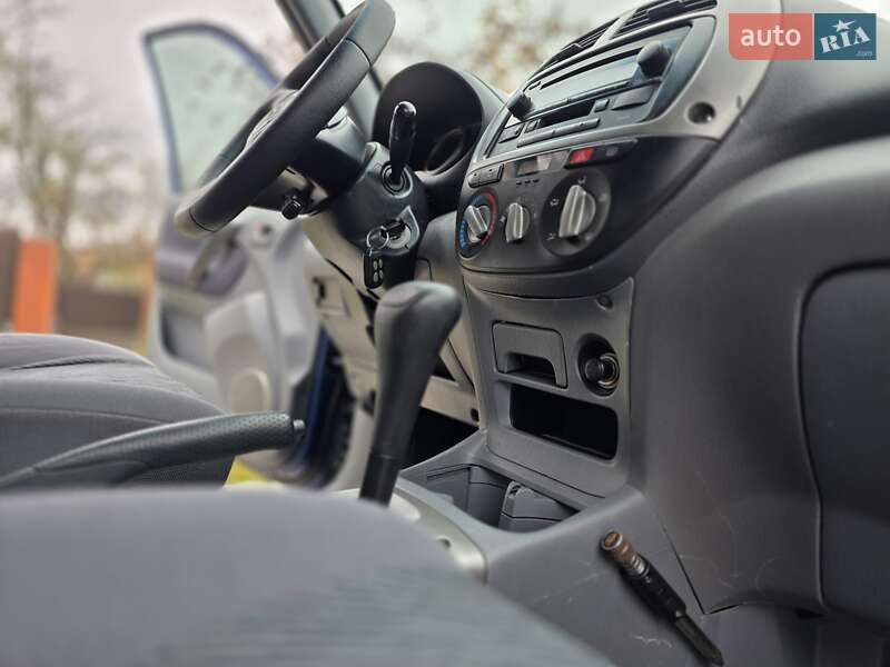 Внедорожник / Кроссовер Toyota RAV4 2003 в Бердичеве