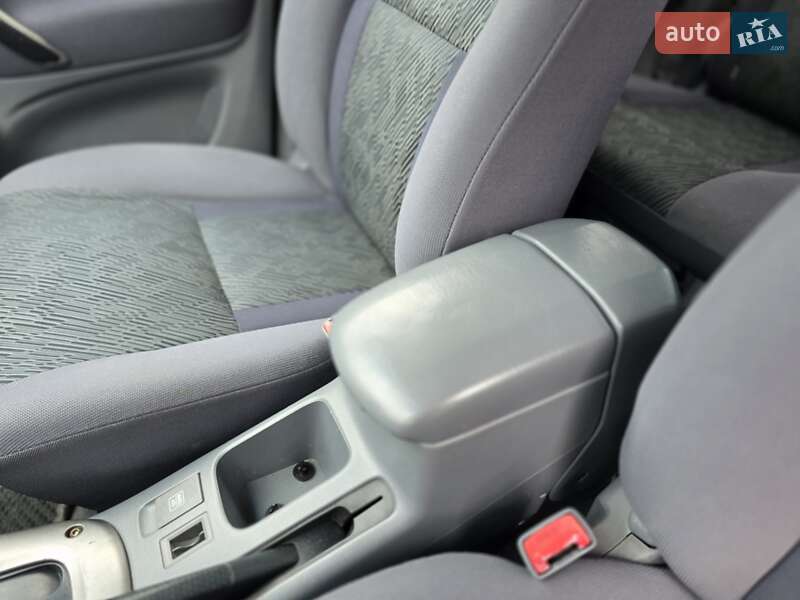 Внедорожник / Кроссовер Toyota RAV4 2003 в Бердичеве