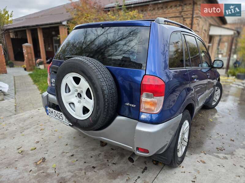 Внедорожник / Кроссовер Toyota RAV4 2003 в Бердичеве