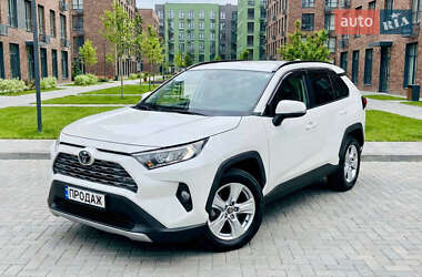 Внедорожник / Кроссовер Toyota RAV4 2019 в Киеве