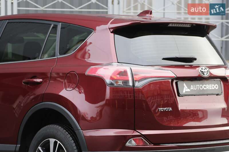 Позашляховик / Кросовер Toyota RAV4 2016 в Києві