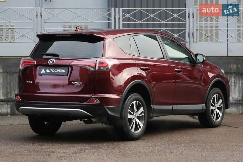 Позашляховик / Кросовер Toyota RAV4 2016 в Києві