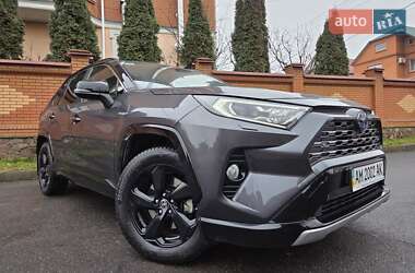 Внедорожник / Кроссовер Toyota RAV4 2020 в Хмельницком