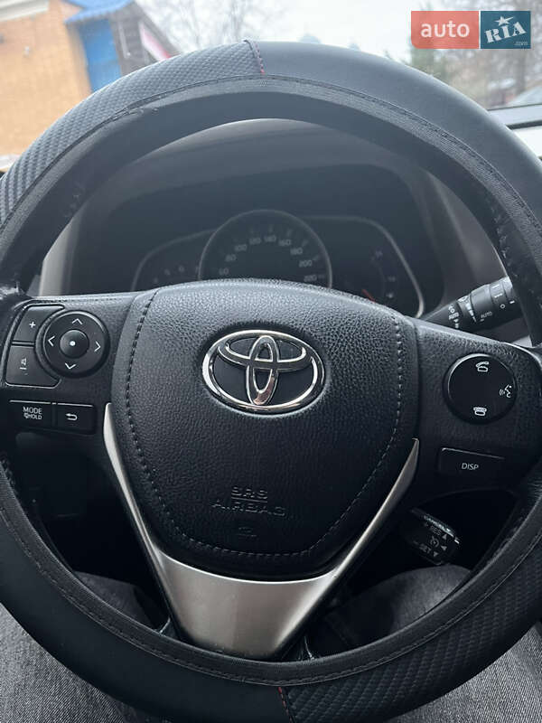 Позашляховик / Кросовер Toyota RAV4 2013 в Києві