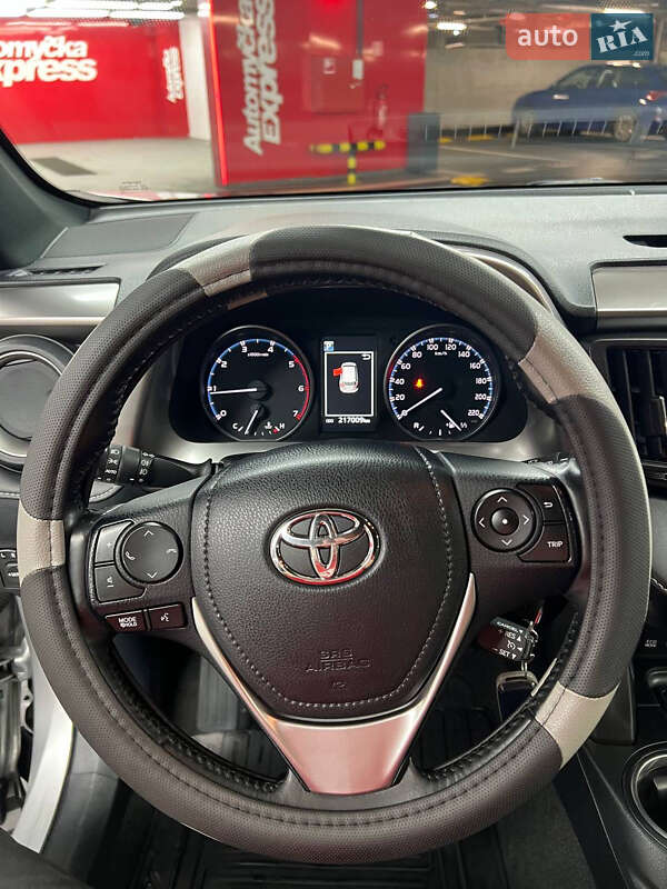 Внедорожник / Кроссовер Toyota RAV4 2016 в Одессе