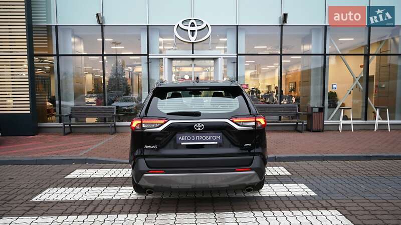 Позашляховик / Кросовер Toyota RAV4 2021 в Києві