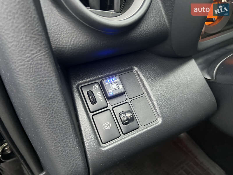 Внедорожник / Кроссовер Toyota RAV4 2006 в Днепре