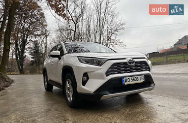 Внедорожник / Кроссовер Toyota RAV4 2019 в Тячеве