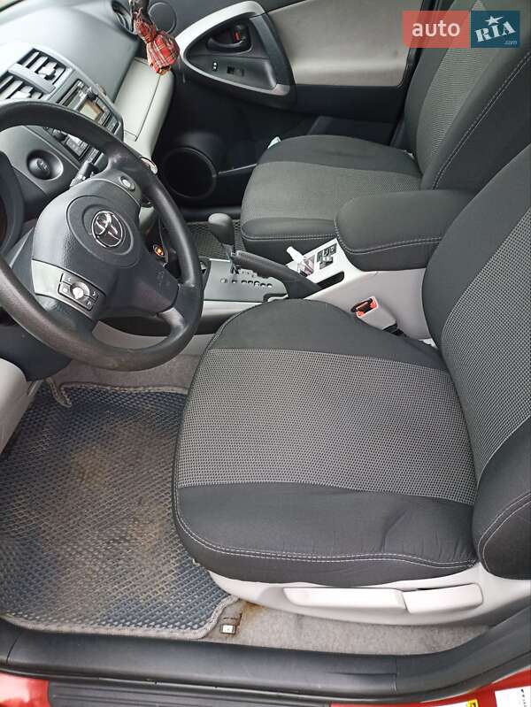 Позашляховик / Кросовер Toyota RAV4 2012 в Карлівці