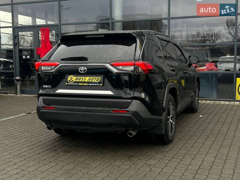 Внедорожник / Кроссовер Toyota RAV4 2019 в Ивано-Франковске