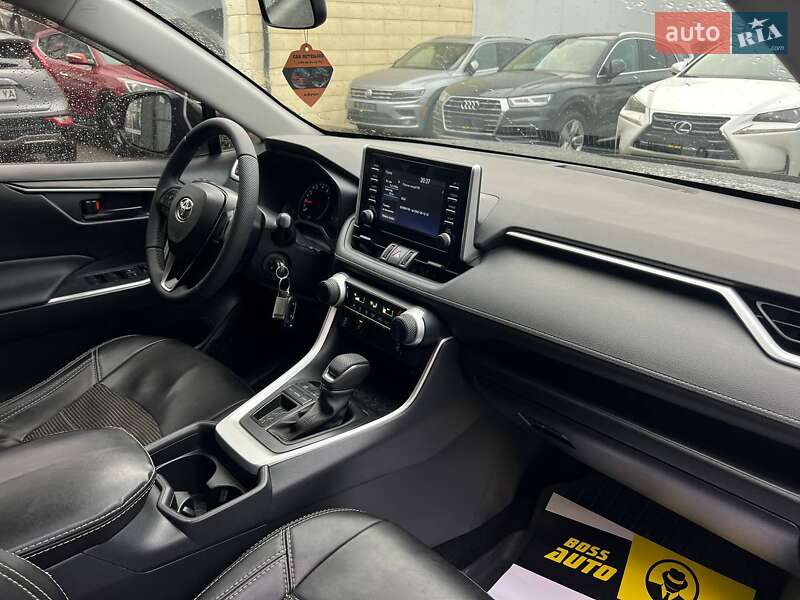 Внедорожник / Кроссовер Toyota RAV4 2019 в Ивано-Франковске