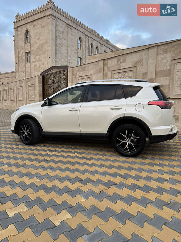 Позашляховик / Кросовер Toyota RAV4 2016 в Одесі