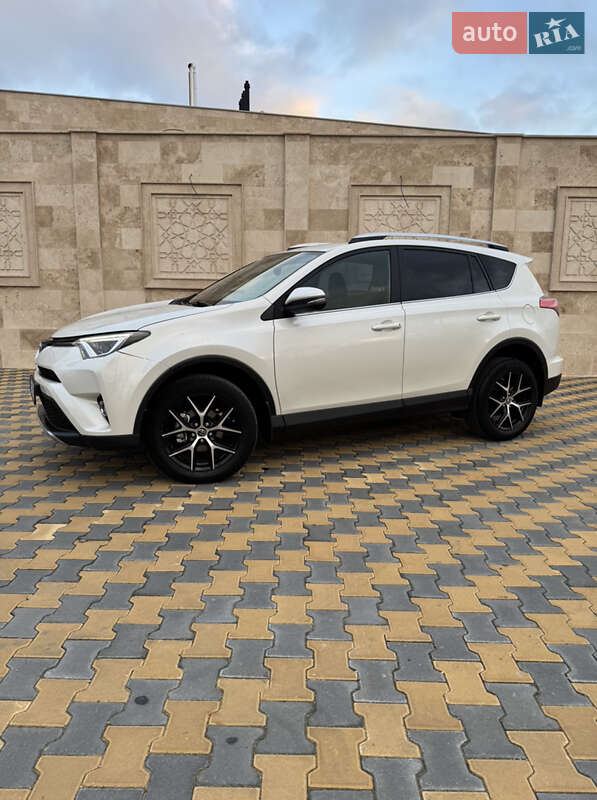 Позашляховик / Кросовер Toyota RAV4 2016 в Одесі