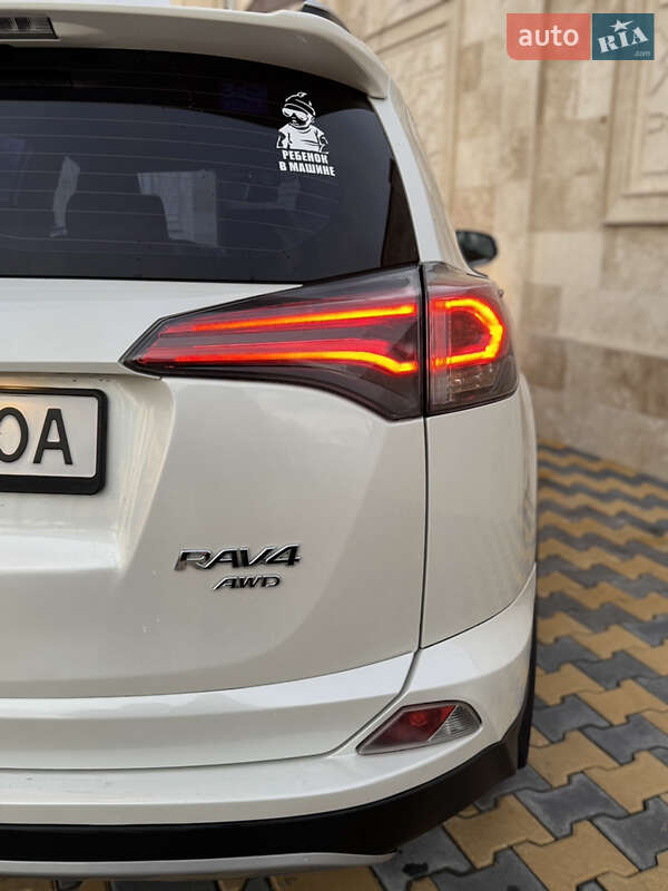 Позашляховик / Кросовер Toyota RAV4 2016 в Одесі