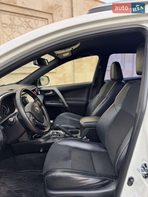 Позашляховик / Кросовер Toyota RAV4 2016 в Одесі