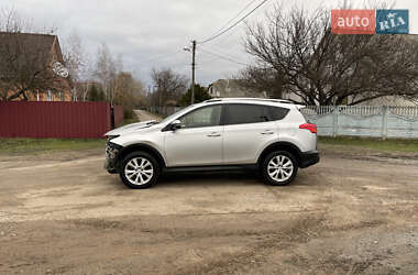 Позашляховик / Кросовер Toyota RAV4 2015 в Нових Санжарах