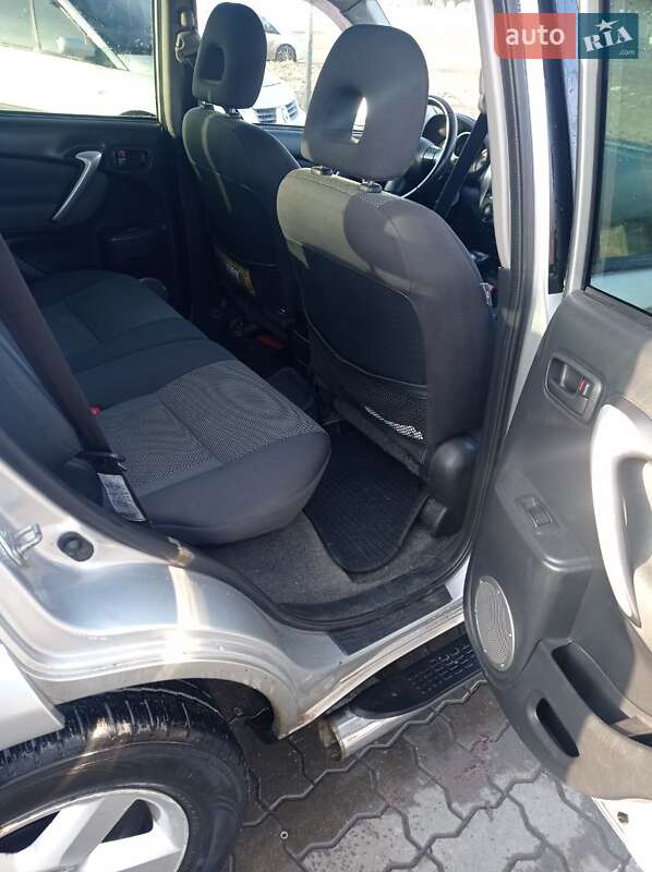 Позашляховик / Кросовер Toyota RAV4 2004 в Володимирі
