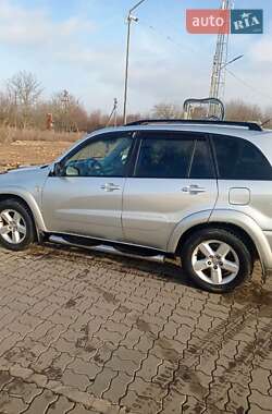 Внедорожник / Кроссовер Toyota RAV4 2004 в Владимире