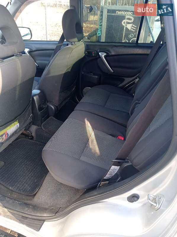 Позашляховик / Кросовер Toyota RAV4 2004 в Володимирі