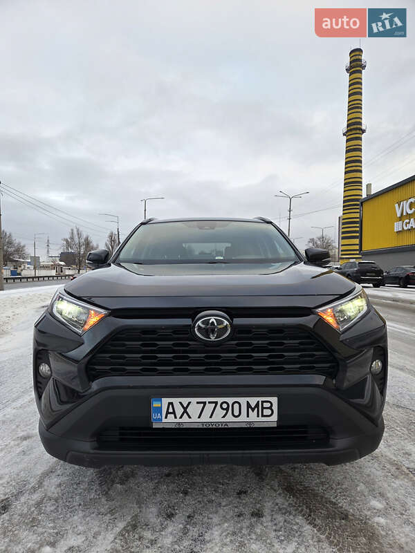 Позашляховик / Кросовер Toyota RAV4 2019 в Києві