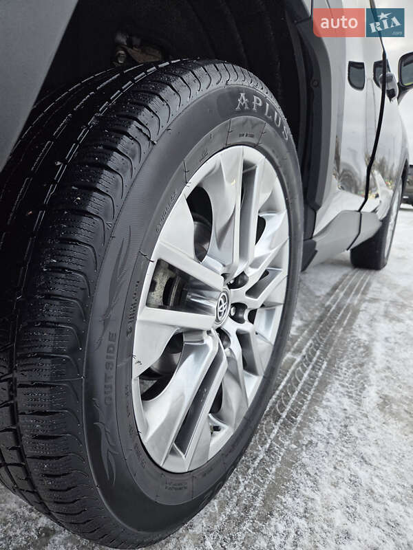 Позашляховик / Кросовер Toyota RAV4 2019 в Києві