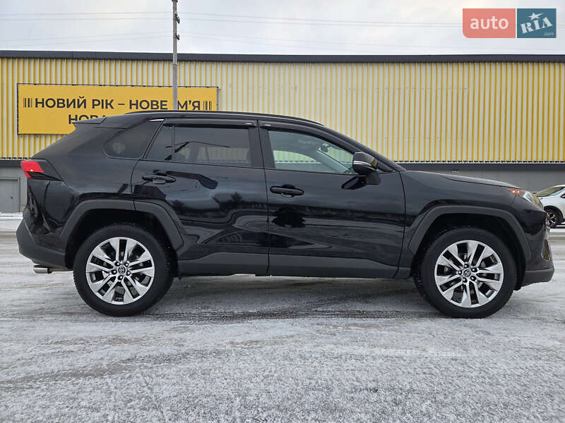 Позашляховик / Кросовер Toyota RAV4 2019 в Києві