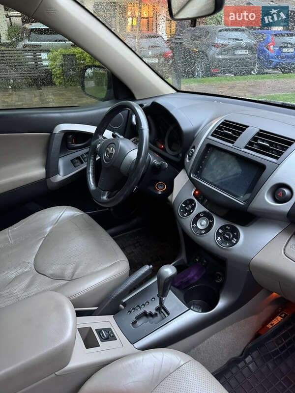 Внедорожник / Кроссовер Toyota RAV4 2007 в Киеве