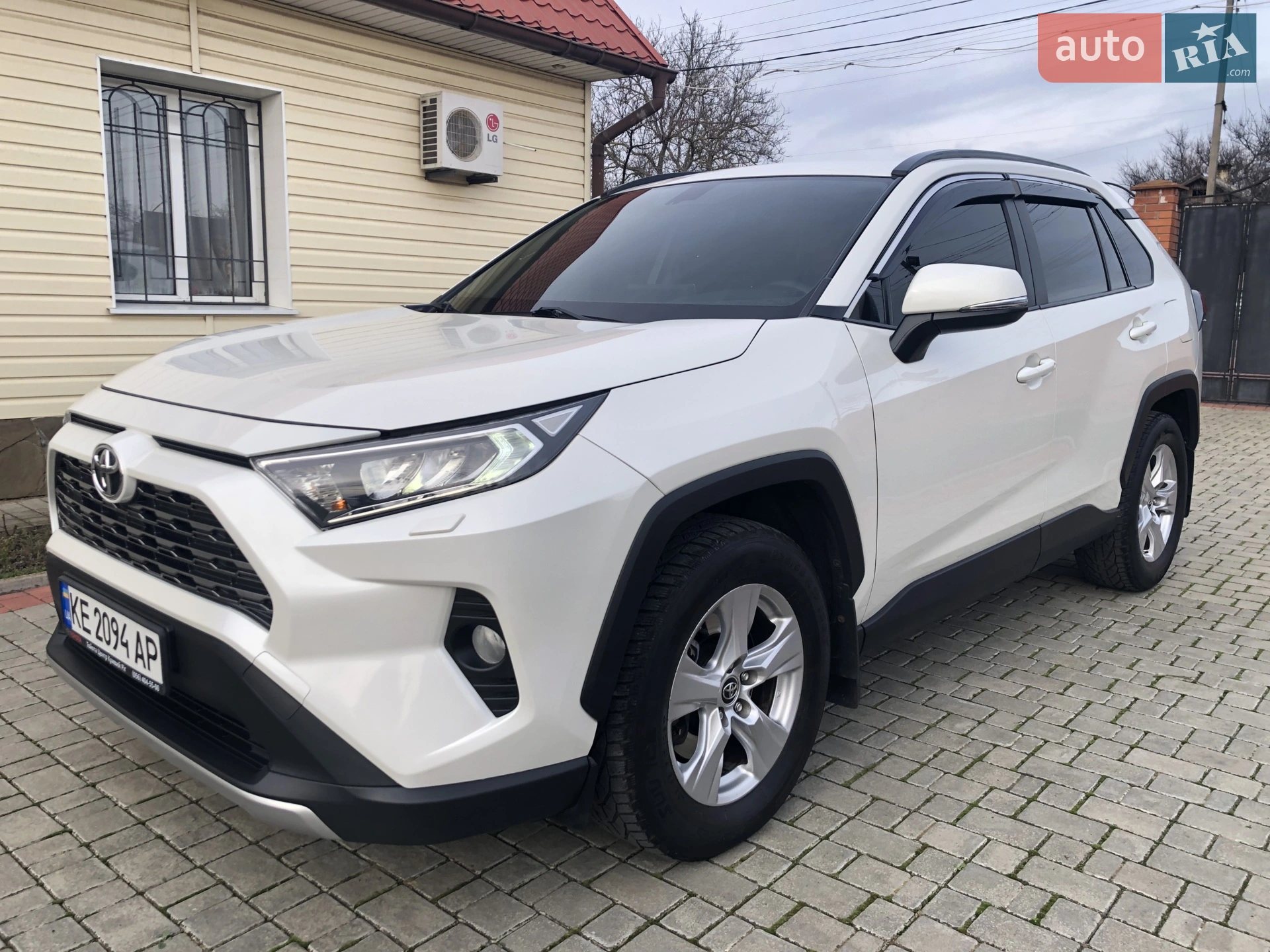 2019 Toyota RAV 4 - фото 1