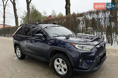 Внедорожник / Кроссовер Toyota RAV4 2019 в Львове