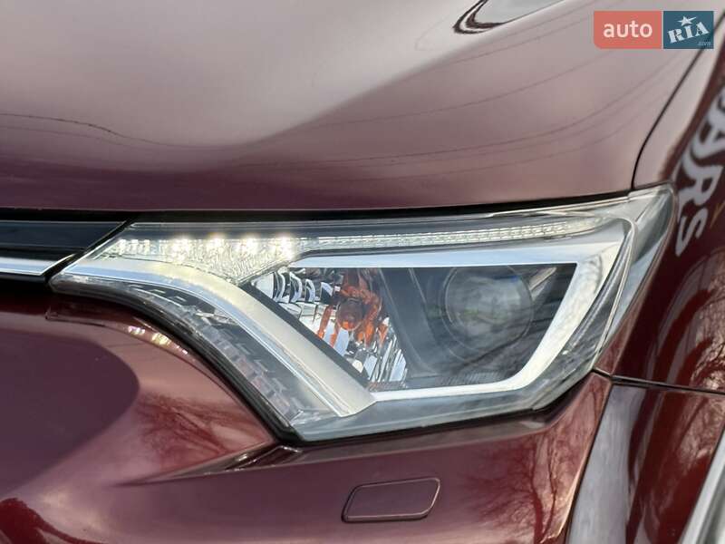 Позашляховик / Кросовер Toyota RAV4 2017 в Вінниці
