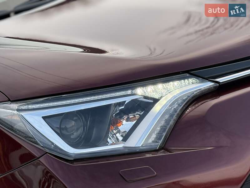 Позашляховик / Кросовер Toyota RAV4 2017 в Вінниці