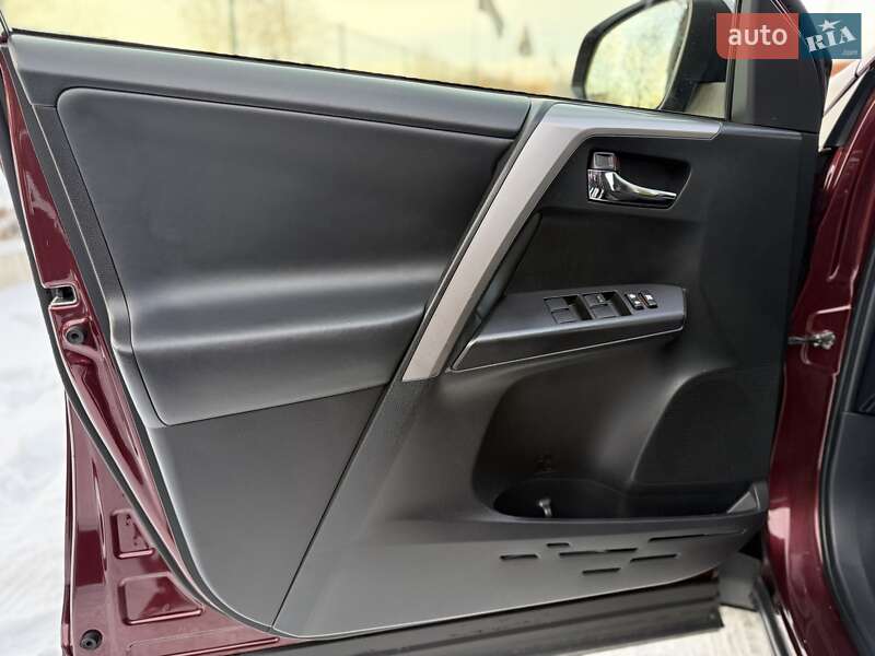 Позашляховик / Кросовер Toyota RAV4 2017 в Вінниці