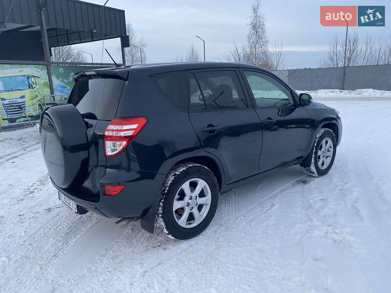 Позашляховик / Кросовер Toyota RAV4 2010 в Києві
