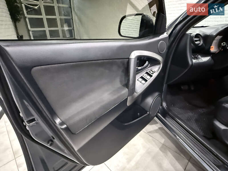 Внедорожник / Кроссовер Toyota RAV4 2007 в Одессе