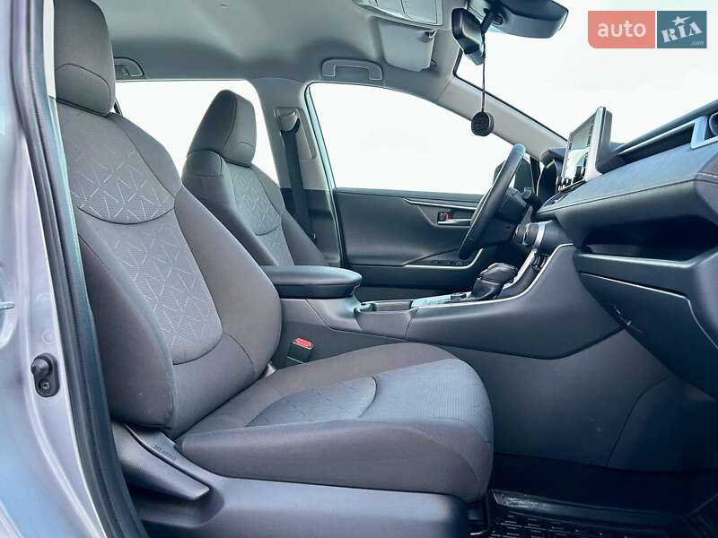 Внедорожник / Кроссовер Toyota RAV4 2020 в Киеве фото 11 Внедорожник / Кроссовер Toyota RAV4 2020 в Киеве