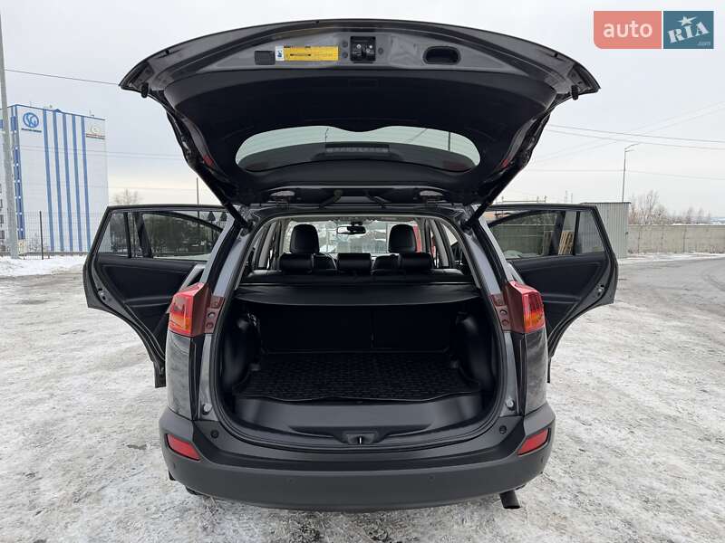 Позашляховик / Кросовер Toyota RAV4 2013 в Києві