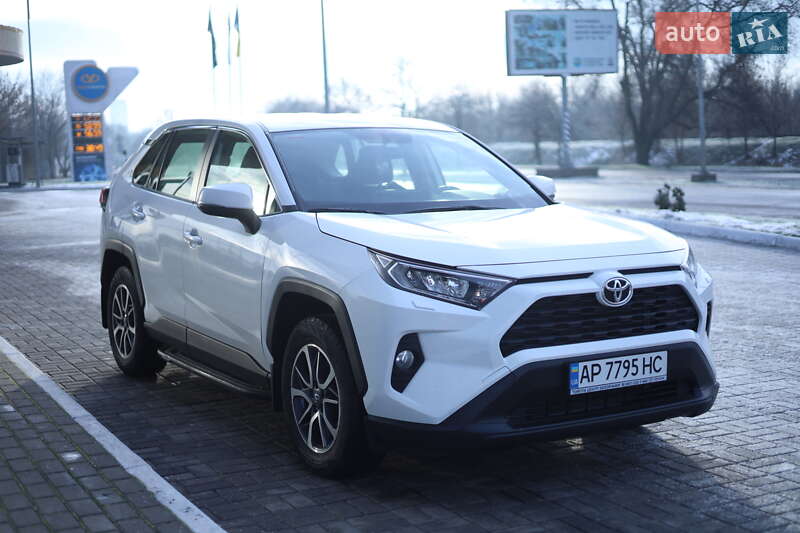 Внедорожник / Кроссовер Toyota RAV4 2019 в Запорожье