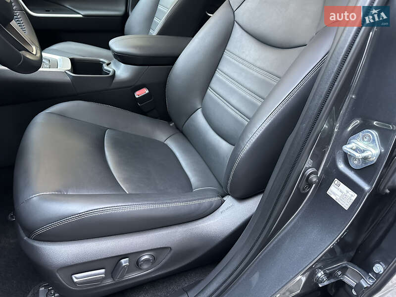 Внедорожник / Кроссовер Toyota RAV4 2023 в Киеве